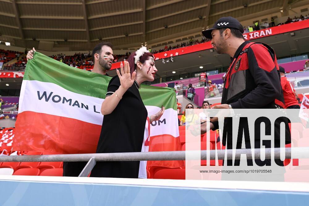 KW47 FIFA World Cup, WM, Weltmeisterschaft, Fussball Qatar 2022 Wales vs Iran Fans o Aficion during the game Wales vs Iran, Corresponding to Group B of the FIFA World Cup Qatar 2022, at Ahmad bin Ali Stadium, Al-Rayyan, November 25, 2022. <br><br> Fans o Aficion durante el partido Gales vs Iran, correspondiente al Grupo B de la Copa Mundial de la FIFA Qatar 2022, en el Estadio Ahmad bin Ali, Al Rayyan, Doha, el 25 de noviembre de 2022. AL RAYYAN DOHA QATAR