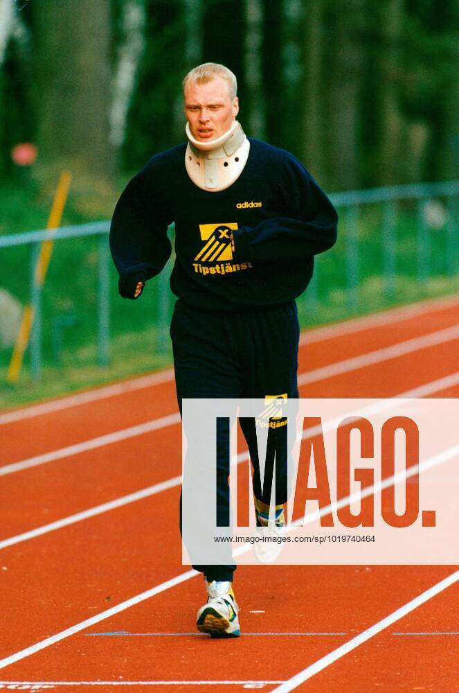 Klas Ingesson, football player Sweden national team training with neck collar, injured, training action 1994 05 15 c TILLY BJÖRN Aftonbladet IBL Bildbyra EXPRESSEN OUT AFTONBLADET 7980 Sweden football