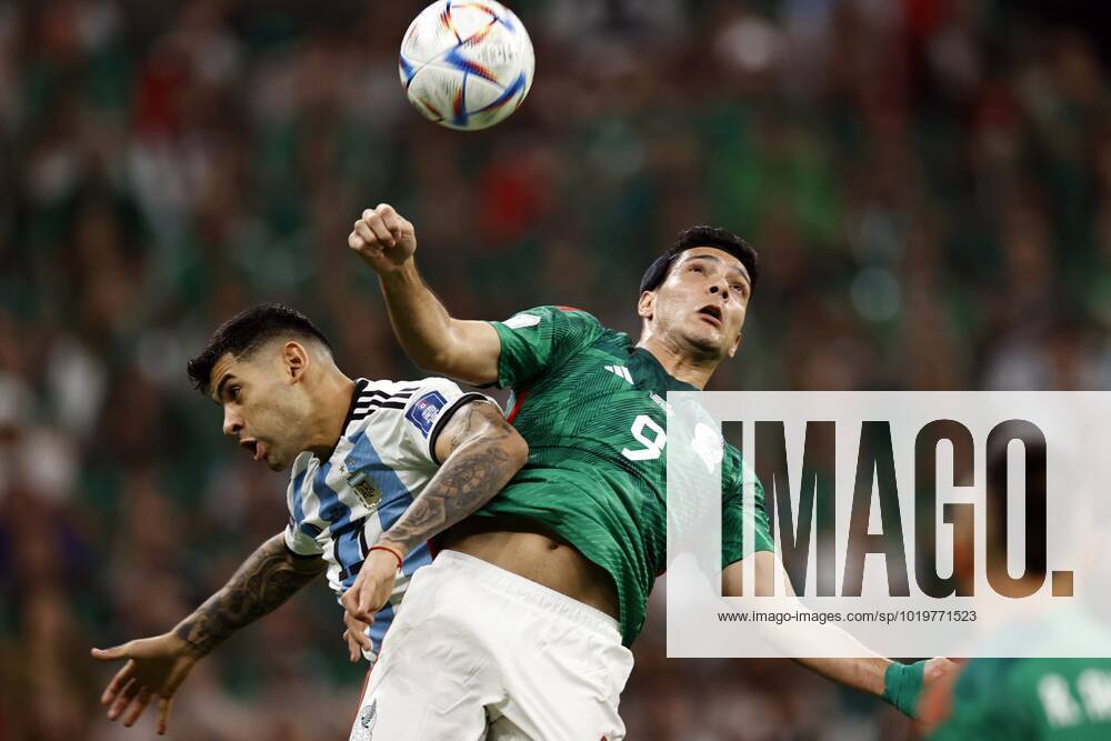 LUSAIL CITY l r Cristian Romero of Argentina, Raul Jimenez of Mexico during the FIFA World Cup Qatar 2022 group C match between Argentina and Mexico at Lusail Stadium on November 26, 2022 in Lusail City, Qatar AP Dutch Height MAURICE OF STONE FIFA World Cup Qatar 2022 2022 ANPxSportx xMauricexvanxSteenxWKxIVx 458392517 originalFilename: 458392517
