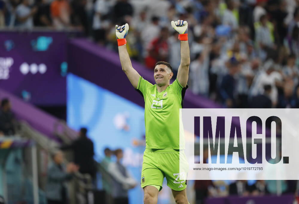 Argentina v Mexico 2022 FIFA World Cup, WM, Weltmeisterschaft, Fussball Emiliano Martinez of Argentina celebrates their second goal during the 2022 FIFA World Cup Group C match at Lusail Stadium, Lusail Content Not Available For UK Newspapers