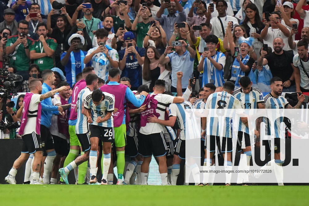 QAT: Argentina - Mexico. FIFA World Cup, WM, Weltmeisterschaft, Fussball Qatar 2022 Enzo Fernandez of Argentina celebrates his goal with his teammates during the FIFA World Cup Qatar 2022 match, Group C, between Argentina and Mexico played at Lusail Stadium on Nov 26, 2022 in Lusail, Qatar.