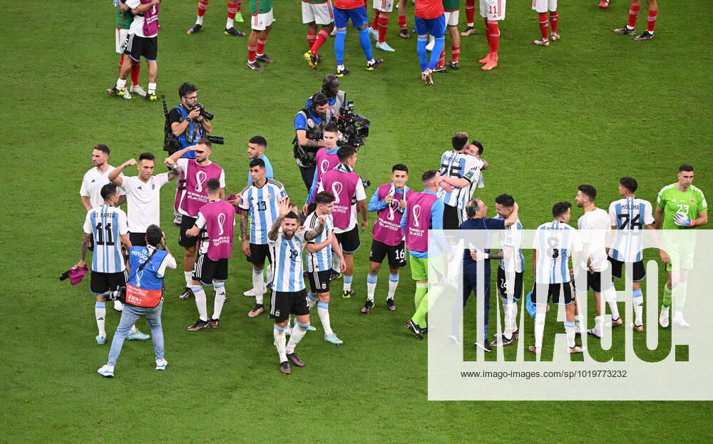 Football, Men, 2022 23 season, World Cup in Qatar, Group C 2 match day , Argentina Mexico at Lusail Iconic Stadium in Lusail, Argentina, cheering after final whistle, 26 11 2022,