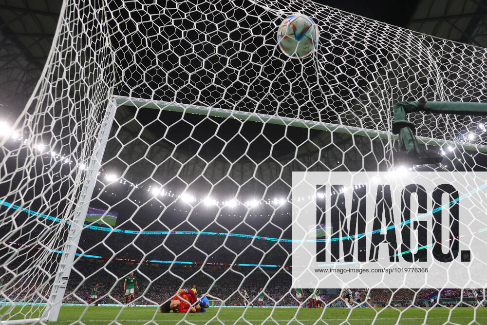 Guillermo Ochoa goalkeeper de Mexico receives a goal by Lionel Messi of Argentina during a FIFA World Cup, WM, Weltmeisterschaft, Fussball soccer match of the group phase between Argentina and Mexico at Lusail stadium in Lusail, Qatar 25 November 2022. World Cup 2022: Argentina vs. Mexico !ACHTUNG: NUR REDAKTIONELLE NUTZUNG!