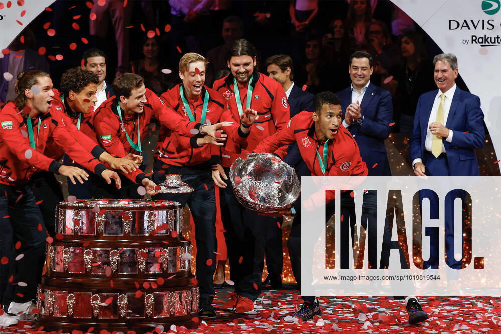 Winner Team Canada L R Gabriel Diallo,Alexis Galarneau,Vasek Pospisil,Denis Shapovalov,Captain Frank Dancevic and Felix Auger Aliassimen with trophy,far right ITF President David Haggerty,Award Ceremony, Presentation, Joy, Emotion, Davis Cup Final 2022, Palacio de Deportes JosŽ Mara Martn Carpena, Malaga, Spain