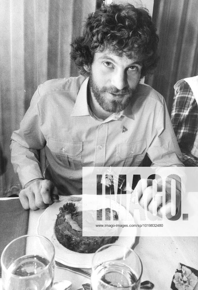 Olympics 1980 in Lake Placid Winter Olympics Cross-country skiing men 15 km Thomas Wassberg, cross-country skier Sweden celebrates the victory at a restaurant with a big steak 1980 02 17 c JOHANSSON BOSSE Aftonbladet IBL Bildbyra EXPRESSEN OUT AFTONBLADET 4226 Swedish celebrities