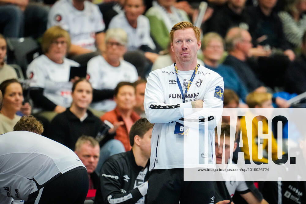 Handball, Champions League 2022 Elverum Kielce Elverum 20221130 Elverums head coach Borge Lund during the handball match between Elverum Handball and Lomza Industria Kielce in the Champions League in Terningen Arena Photo Beate Oma Dahle NTB Elverum Norway RESTRICTED USE FOR BETTING COMPANIES