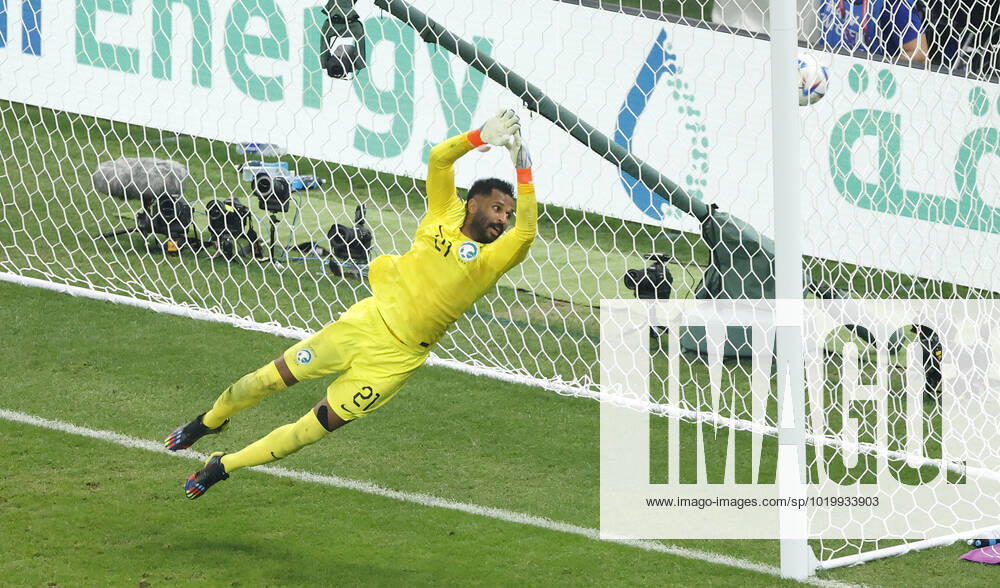 Mohammed Allowais of Saudi Arabia is beaten with a goal today, in a group stage match of the Qatar 2022 Soccer World Cup between Saudi Arabia and Mexico at Lusail Stadium, Qatar 30 November 2022. Soccer World Cup: Saudi Arabia - Mexico !ACHTUNG: NUR REDAKTIONELLE NUTZUNG!