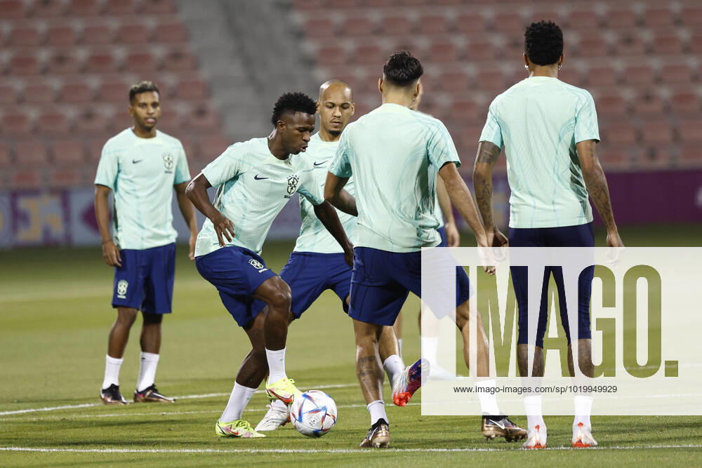 Brazil s striker Vinicius Junior (2-L) takes part in a team s training session at Al Arabi stadium in Doha, Qatar, in the frame of Qatar 2022 FIFA World Cup, WM, Weltmeisterschaft, Fussball 01 December 2022. Brazil is facing Cameroon on 02 December in their group G s third and last match. Brazil s training session !ACHTUNG: NUR REDAKTIONELLE NUTZUNG!