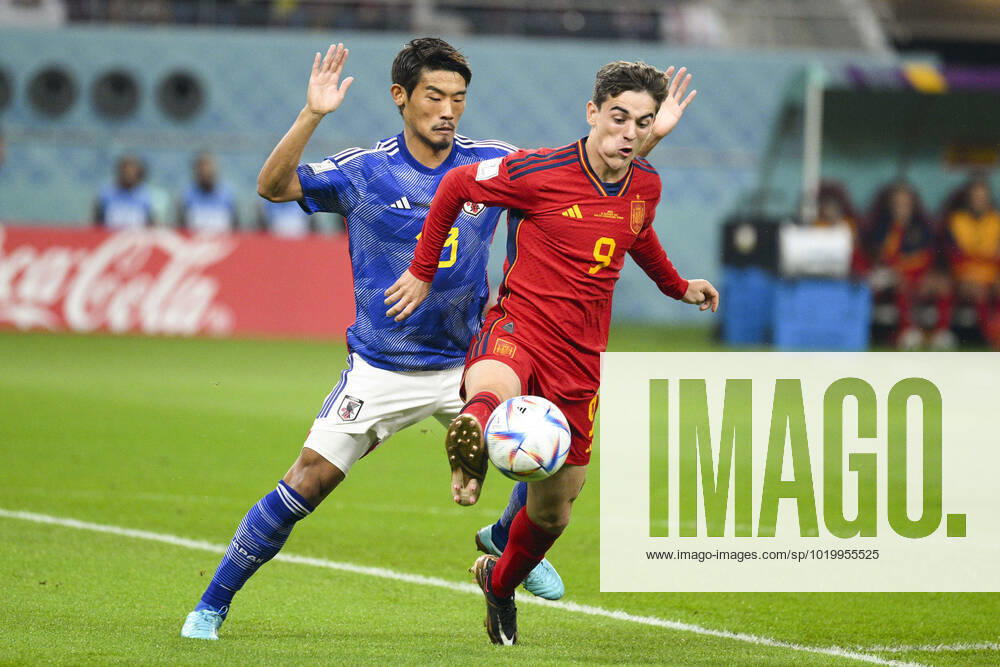GAVI (ESP) vs MORITA Hidemasa (JPN) FOOTBALL : Japon vs Espagne - Groupe E - coupe du Monde Qatar 2022 - 01 12 2022 JBAutissier Panoramic