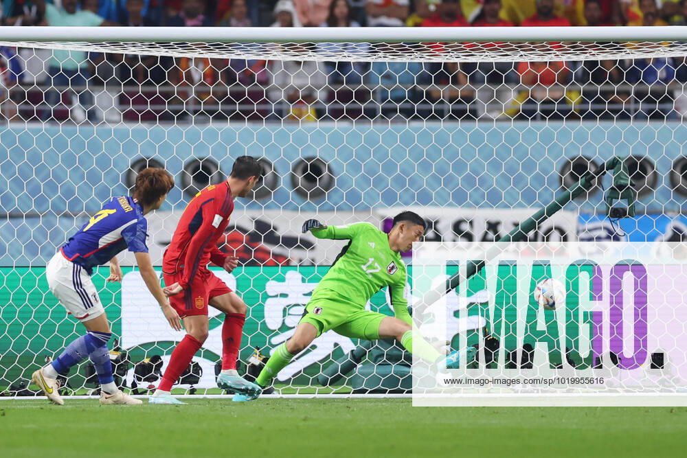 Alvaro Morata (ESP), Shuichi Gonda (JPN), DECEMBER 1, 2022 - Football Soccer : FIFA World Cup, WM, Weltmeisterschaft, Fussball Qatar 2022 Group E match between Japan - Spain at Khalifa International Stadium in Al Rayyan, Qatar. (205265855)