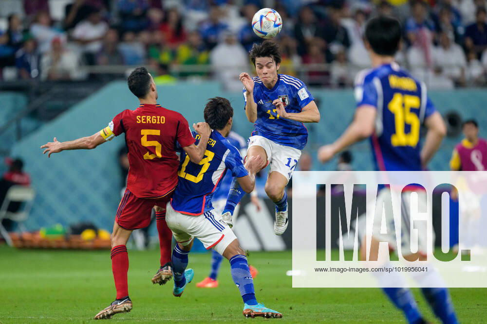 Sergio Busquets of Spain against Hidemasa Morita and Ao Tanaka of Japan during the FIFA World Cup 2022 football match between Japan and Spain on December 1, 2022 in Doha Photo Joel Marklund BILDBYRAN code JM JM0398 bbeng football football soccer fotball vm fotbols vm fotball vm fotbols world cup 2022 fifa world cup 2022 japan spain spain,