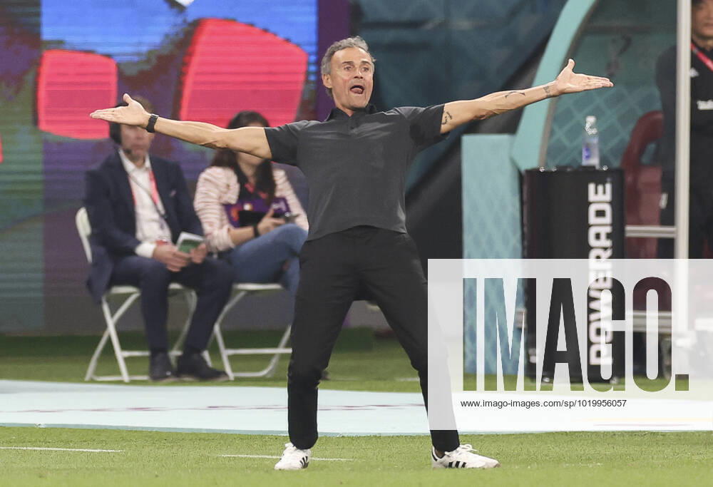 Football - 2022 FIFA World Cup, WM, Weltmeisterschaft, Fussball Qatar - Group E - Round Three - Japan vs Spain - Khalifa International Stadium, Ar Rayyan - Thursday 1st December 2022 Spain head coach Luis Enrique reacts during the game