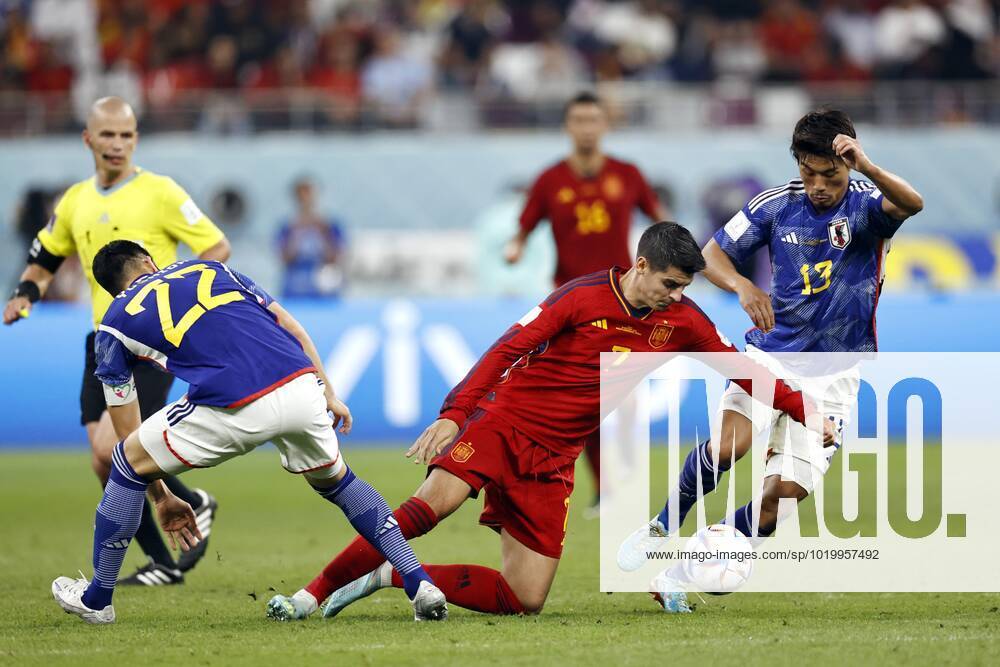 AL RAYYAN l r Maya Yoshida of Japan, Alvaro Morata of Spain, Hidemasa Morita of Japan during the FIFA World Cup Qatar 2022 group E match between Japan and Spain at Khalifa International stadium on December 1, 2022 in Ar Rayyan, Qatar AP Dutch Height MAURICE OF STONE FIFA World Cup Qatar 2022 2022 ANPxSportx xMauricexvanxSteenxWKxIVx 458702903 originalFilename: 458702903