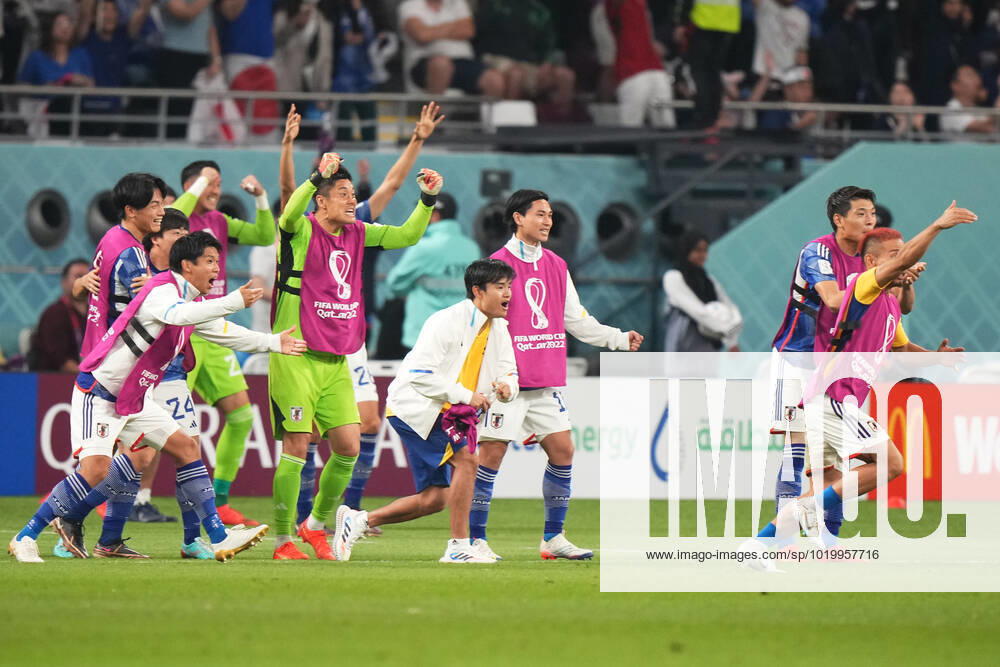 QAT: Japan and Spain. FIFA World Cup, WM, Weltmeisterschaft, Fussball Qatar 2022 Ao Tanaka of Japan celebrates his goal with his teammates during the FIFA World Cup Qatar 2022 match, Group E, between Japan and Spain played at Khalifa International Stadium on Dec 01, 2022 in Doha, Qatar.