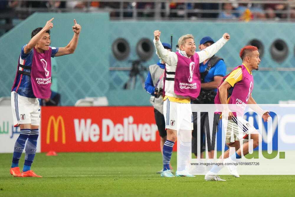 QAT: Japan and Spain. FIFA World Cup, WM, Weltmeisterschaft, Fussball Qatar 2022 Ao Tanaka of Japan celebrates his goal with his teammates during the FIFA World Cup Qatar 2022 match, Group E, between Japan and Spain played at Khalifa International Stadium on Dec 01, 2022 in Doha, Qatar.