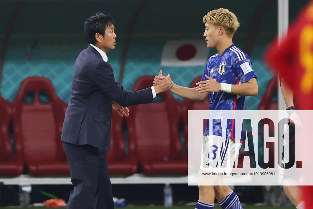 (L-R) Hajime Moriyasu head coach, Ritsu Doan (JPN), DECEMBER 1, 2022 - Football Soccer : FIFA World Cup, WM, Weltmeisterschaft, Fussball Qatar 2022 Group E match between Japan - Spain at Khalifa International Stadium in Al Rayyan, Qatar. (205270167)