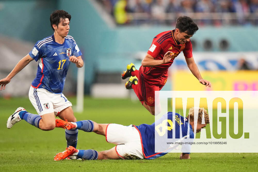 QAT: Japan and Spain. FIFA World Cup, WM, Weltmeisterschaft, Fussball Qatar 2022 Pedro Gonzalez Pedri of Spain and Ritsu Doan of Japan during the FIFA World Cup Qatar 2022 match, Group E, between Japan and Spain played at Khalifa International Stadium on Dec 01, 2022 in Doha, Qatar.