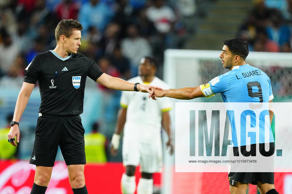 Mandatory Credit: Photo by Javier Garcia Shutterstock (13640424ak) Referee Daniel Siebert and Luis Suarez of Uruguay Ghana v Uruguay, FIFA World Cup, WM, Weltmeisterschaft, Fussball 2022, Group H, Football, Al Janoub Stadium, Al Wakrah, Qatar - 02 Dec 2022 Editorial Use Only Ghana v Uruguay, FIFA World Cup 2022, Group H, Football, Al Janoub Stadium, Al Wakrah, Qatar - 02 Dec 2022 Editorial Use Only