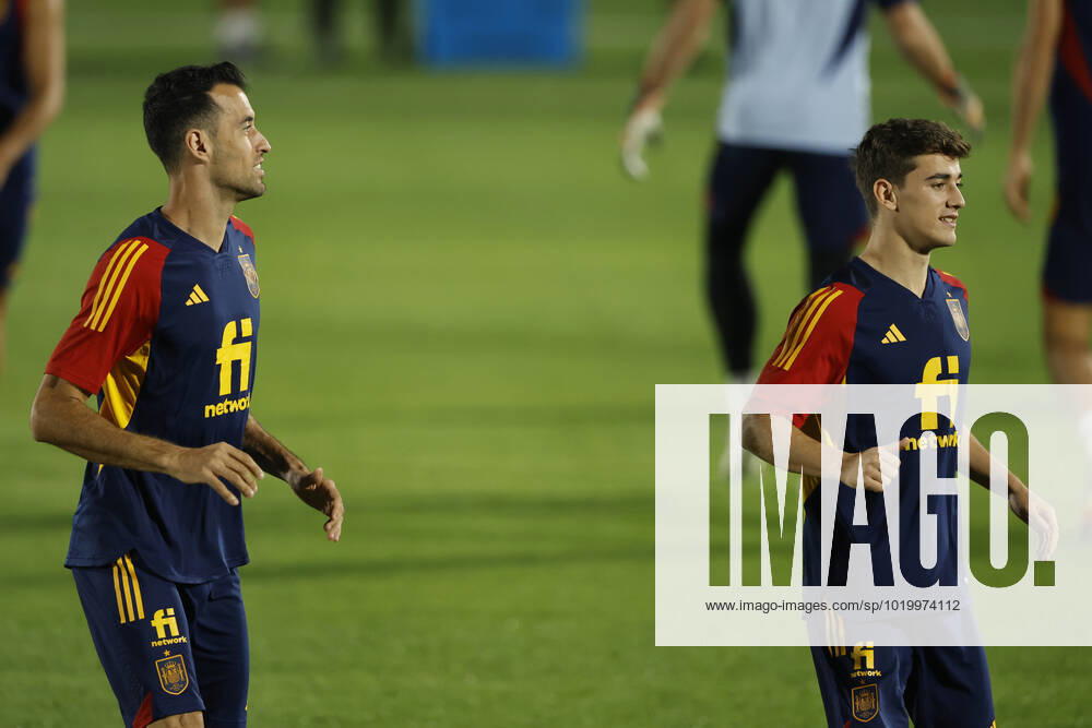 Spain s soccer players Sergio Busquets (L) and Gavi (R) during a training session at Qatar University, Catar, 2 December 2022. Spain will face Morocco on the upcoming 06 December in a round of 16 match of the Qatar 2022 World Cup. Training session of Spain !ACHTUNG: NUR REDAKTIONELLE NUTZUNG!