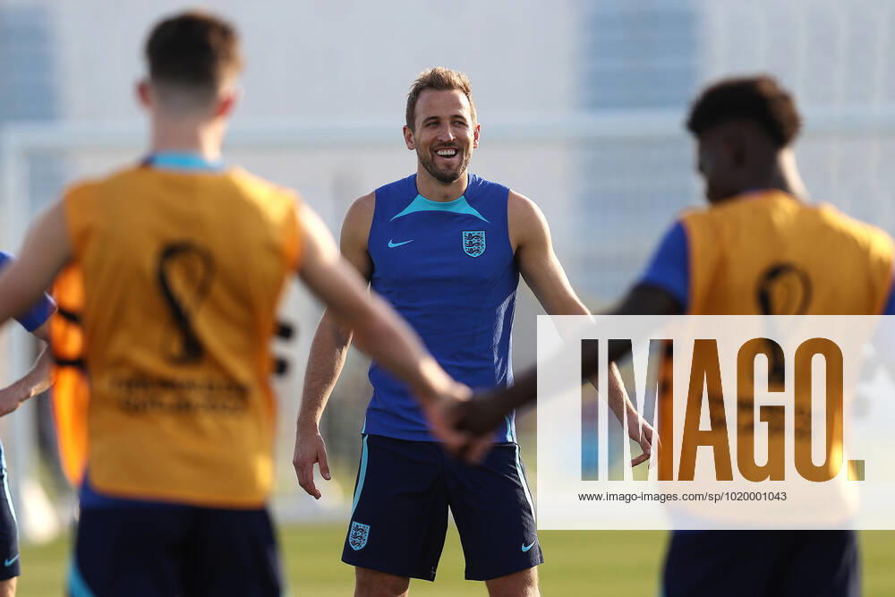 England Training FIFA Fussball-Weltmeisterschaft 3. Dezember 2022, Doha FIFA Fussball-Weltmeisterschaft Katar 2022 England Trainingseinheit Harry Kane Foto Charlotte Wilson Abseits Doha Katar