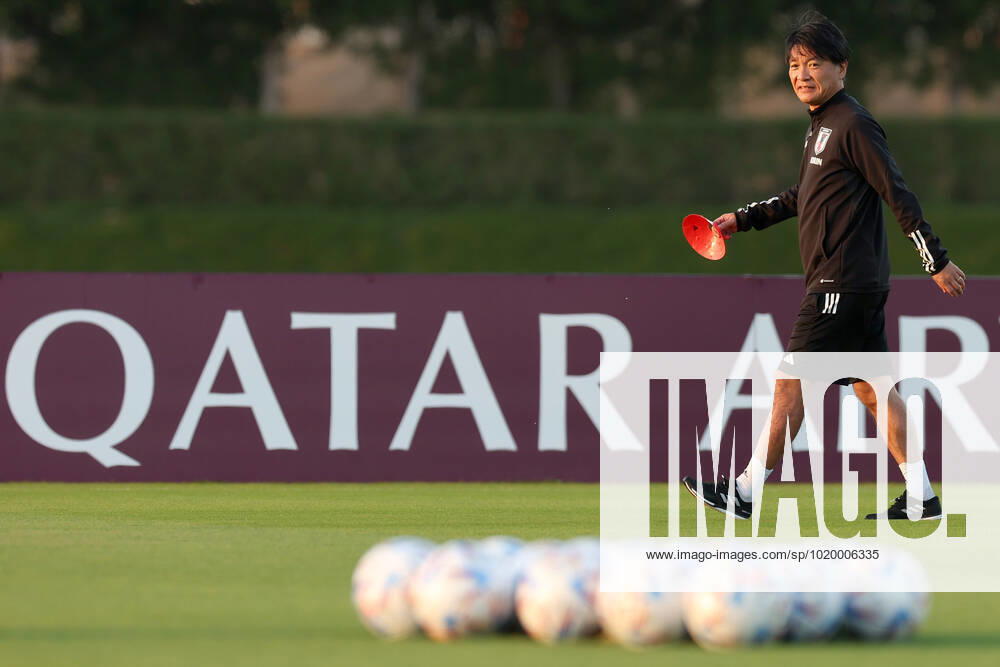 Japan Training Session - FIFA World Cup, WM, Weltmeisterschaft, Fussball Qatar 2022 Assistant coach of Japan Akinobu Yokouchi during Japan training session at Al Sadd SC training center in Doha, Qatar on December 03, 2022. IgorxKralj PIXSELL
