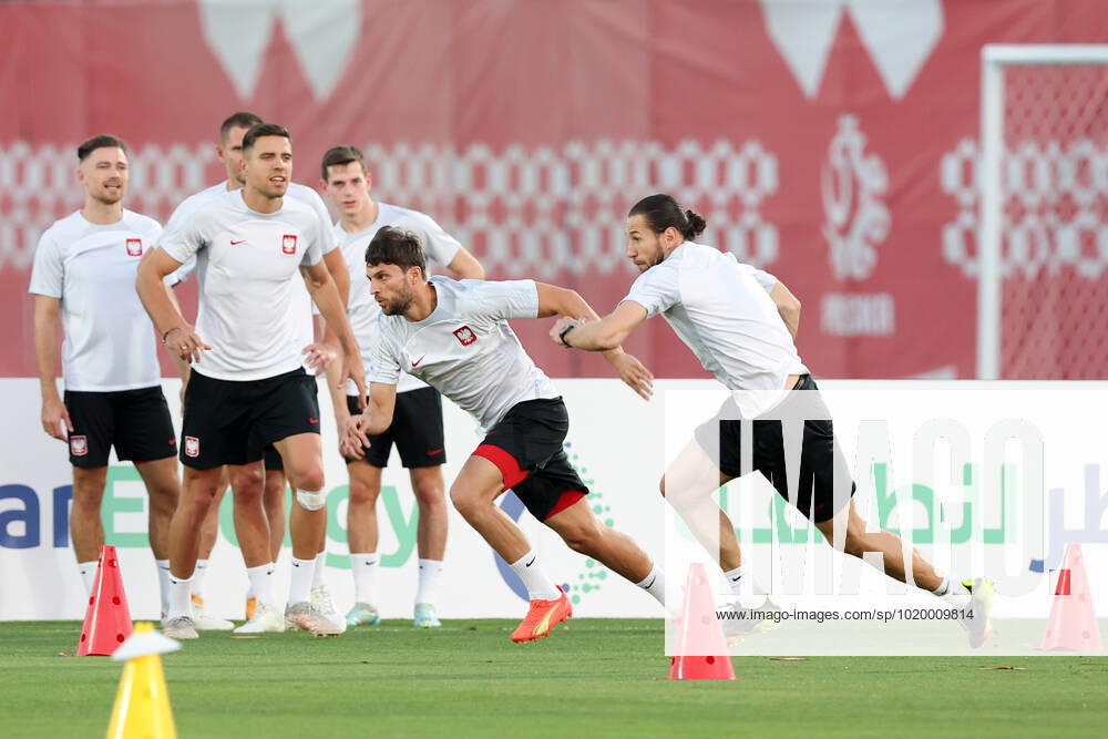 UMM SALAL MUHAMMAD 03.12.2022 MISTRZOSTWA SWIATA W PILCE NOZNEJ 2022 TRENING REPREZENTACJI POLSKI --- 2022 FIFA World Cup, WM, Weltmeisterschaft, Fussball POLISH FOOTBALL national team, Nationalteam TRAINING SESSION BARTOSZ BERESZYNSKI GRZEGORZ KRYCHOWIAK FOT. PIOTR KUCZA FOTOPYK NEWSPIX.PL --- Newspix.pl POLAND OUT! 221204PYK057