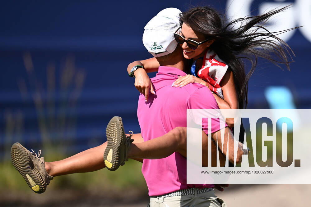 GOLF AUSTRALIAN OPEN, Adrian Meronk of Poland (left) and partner Melania Bobrowicz celebrate winning the men?s ISPS Handa Australian Open 2022 golf tournament at the Victoria Golf Club in Melbourne, Sunday, December 4, 2022. ( NO ARCHIVING, , NO USE IN BOOKS WITHOUT CONSENT MELBOURNE VICTORIA AUSTRALIA