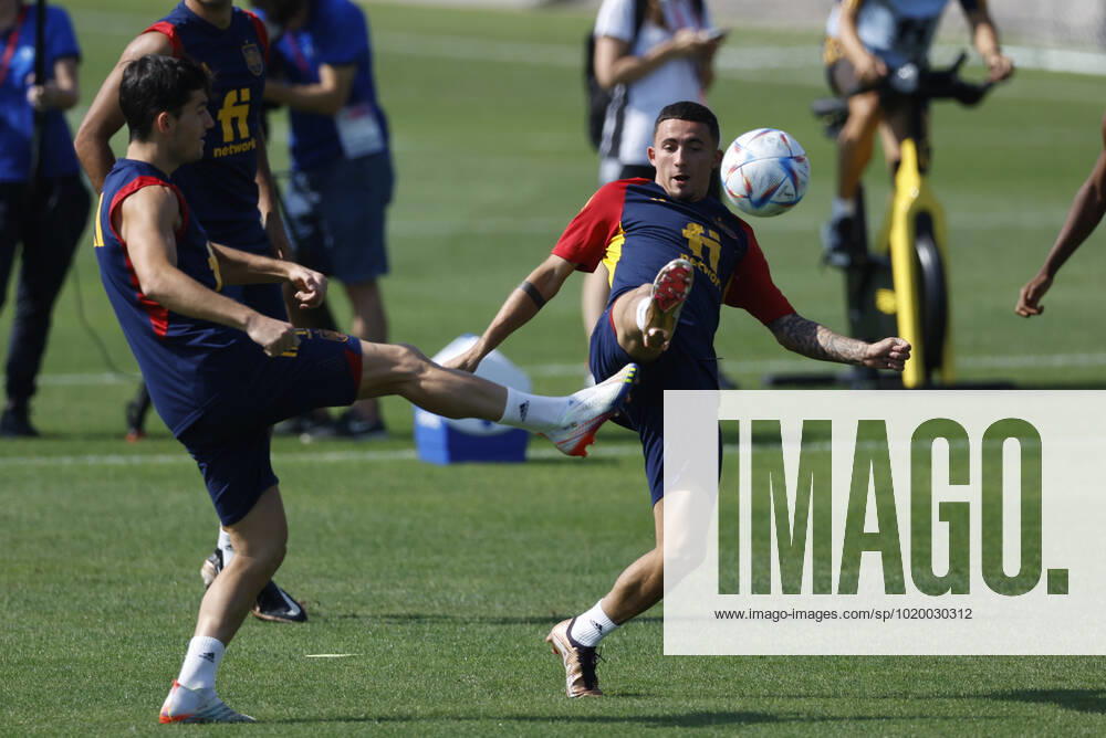 Spain s player Yeremi Pino(R) during a training session of the Spanish team in Doha, Qatar, 04 December 2022. Spain will face Morocco in their FIFA World Cup, WM, Weltmeisterschaft, Fussball 2022 round of 16 soccer match on 06 December 2022. FIFA World Cup 2022 - Spain training !ACHTUNG: NUR REDAKTIONELLE NUTZUNG!