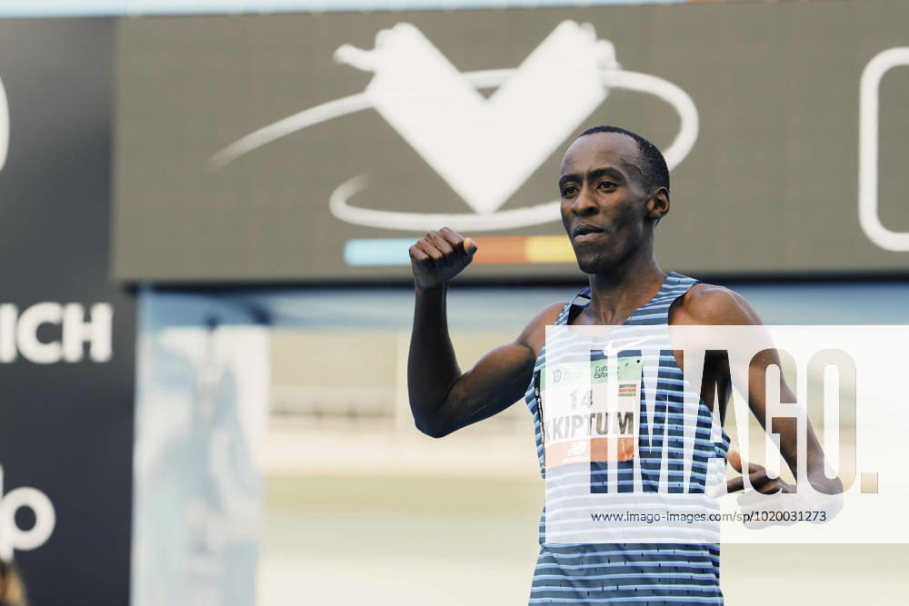 42nd Valencia Marathon Trinidad Alfonso 2022 Valencia, 04 12 2022 Kelvin Kiptum KEN wins the marathon with course record at the 42th Valencia Marathon Trinidad Alfonso 2022 on 04 12 2022