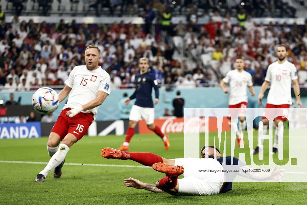DOHA l r Kamil Glik of Poland, Olivier Giroud of France during the FIFA World Cup Qatar 2022 round of 16 match between France and Poland at Al Thumama Stadium on December 4, 2022 in Doha, Qatar AP Dutch Height MAURICE OF STONE FIFA World Cup Qatar 2022 2022 ANPxSportx xMauricexvanxSteenxWKxIVx 458859123 originalFilename: 458859123