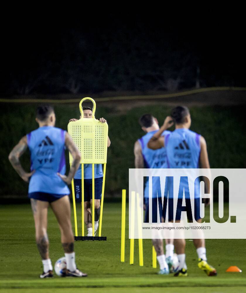 DOHA Lionel Messi during a training session of the Argentina national team on December 5, 2022 in Doha, Qatar Argentina will meet the Dutch national team in the eighth final ANP KOEN VAN WEEL FIFA World Cup Qatar 2022 2022 ANPxSportx IVx 458920538 originalFilename: 458920538