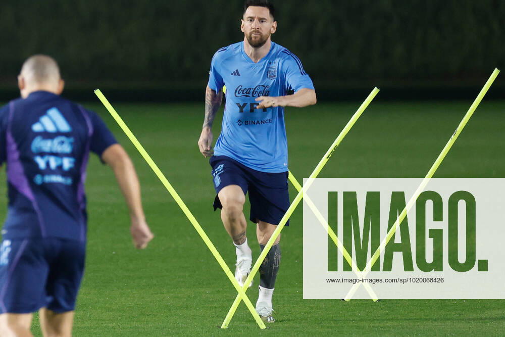 KW49 Argentina s striker Lionel Messi participates in his national team, Nationalteam s training session in Doha, Qatar, 05 December 2022. Argentina is to face Netherlands on 09 December in their round-of-8 FIFA World Cup, WM, Weltmeisterschaft, Fussball Qatar 2022. Argentina s training session !ACHTUNG: NUR REDAKTIONELLE NUTZUNG!
