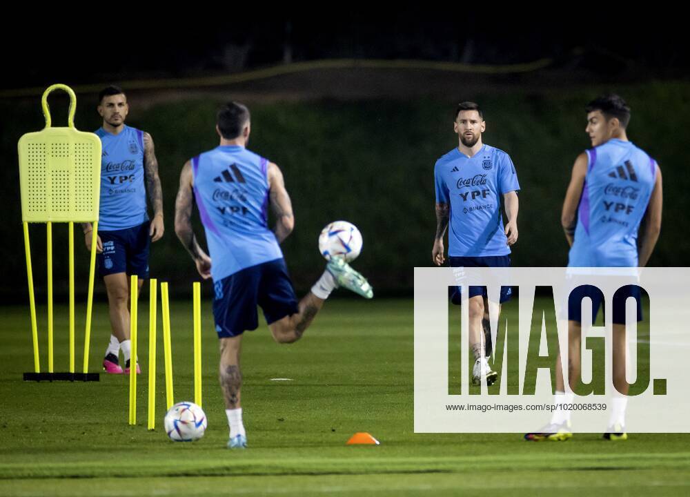 DOHA Lionel Messi during a training session of the Argentina national team on December 5, 2022 in Doha, Qatar Argentina will meet the Dutch national team in the eighth final ANP KOEN VAN WEEL FIFA World Cup Qatar 2022 2022 ANPxSportx IVx 458921166 originalFilename: 458921166