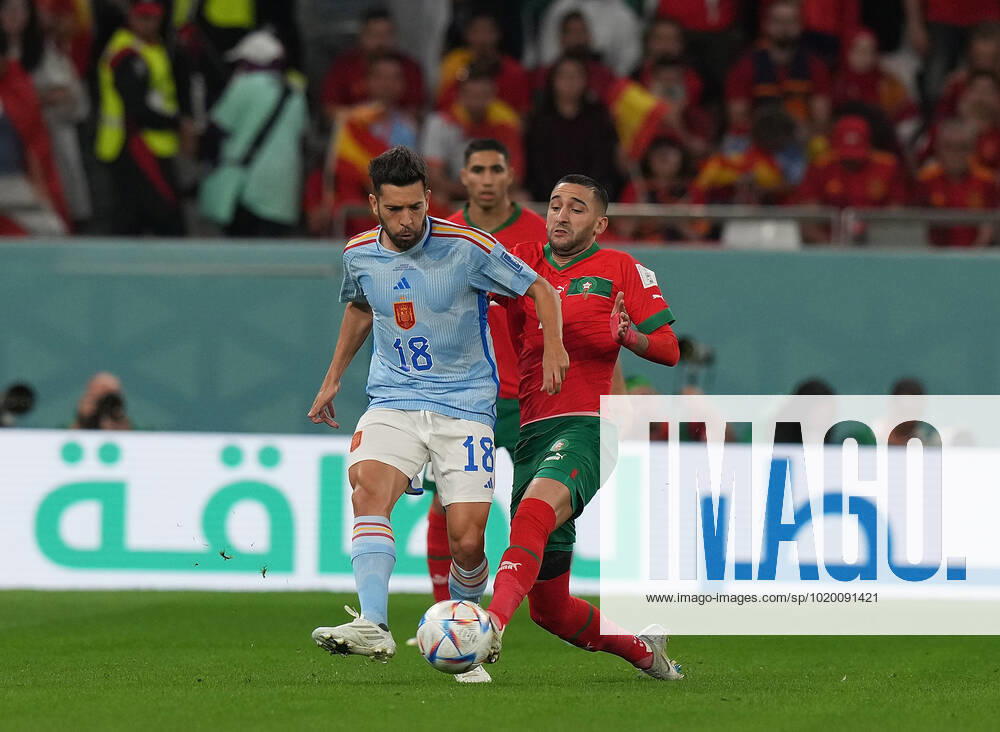 QAT, World Cup FIFA 2022, Round of 16, Morocco vs Spain 06 12 2022, Education City Stadium, Doha, QAT, World Cup FIFA 2022, Round of 16, Morocco vs Spain, pictured Spains defender Jordi Alba , Morocco s midfielder Hakim Ziyech. nordphotoxGmbHx xBratic nph00250