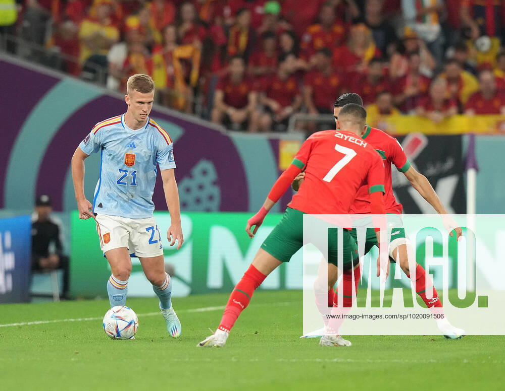 QAT, World Cup FIFA 2022, Round of 16, Morocco vs Spain 06 12 2022, Education City Stadium, Doha, QAT, World Cup FIFA 2022, Round of 16, Morocco vs Spain, pictured Spains forward Dani Olmo , Morocco s midfielder Hakim Ziyech. nordphotoxGmbHx xBratic nph00250