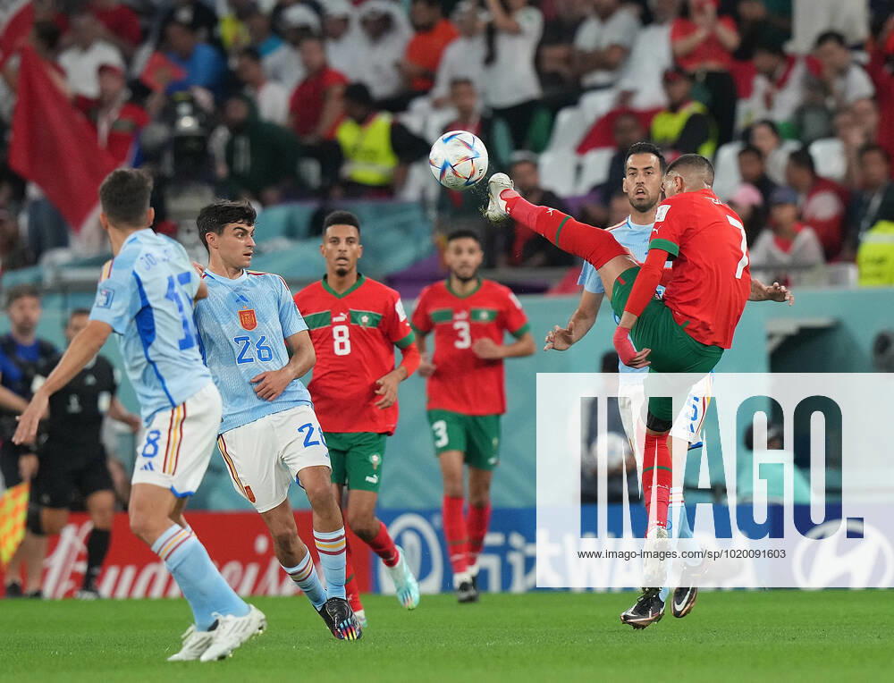 QAT, World Cup FIFA 2022, Round of 16, Morocco vs Spain 06 12 2022, Education City Stadium, Doha, QAT, World Cup FIFA 2022, Round of 16, Morocco vs Spain, in picture Spains midfielder Pedri , Morocco s midfielder Hakim Ziyech. nordphotoxGmbHx xBratic nph00250
