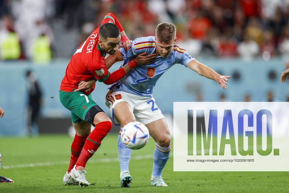 DOHA, 06-12-2022, Stadium Education City, World Cup round of 16 between Morocco - Spain. (L-R) Morocco player Hakim Ziyech and Spain player Dani Olmo Morocco - Spain x19458472x