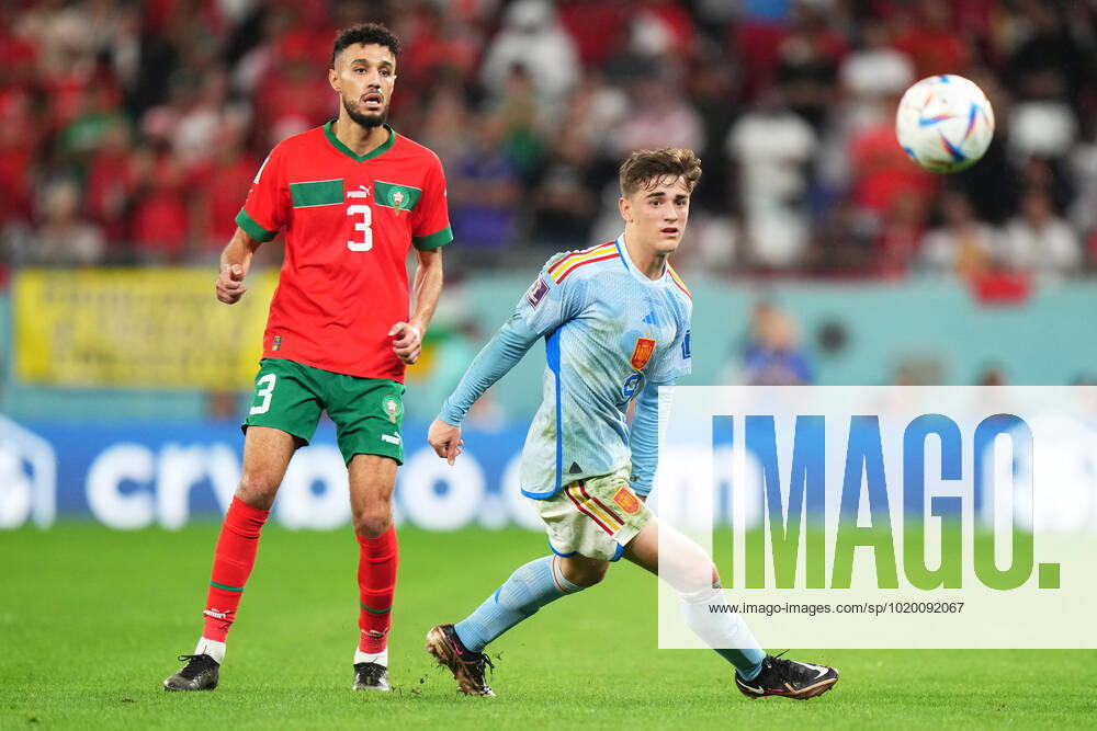 QAT: Morocco v Spain. FIFA World Cup, WM, Weltmeisterschaft, Fussball Qatar 2022 Noussair Mazraoui of Morocco and Pablo Martin Gavi of Spain during the FIFA World Cup Qatar 2022 match, Round of 16, between Morocco v Spain played at Education City Stadium on Dec 6, 2022 in Doha, Qatar.