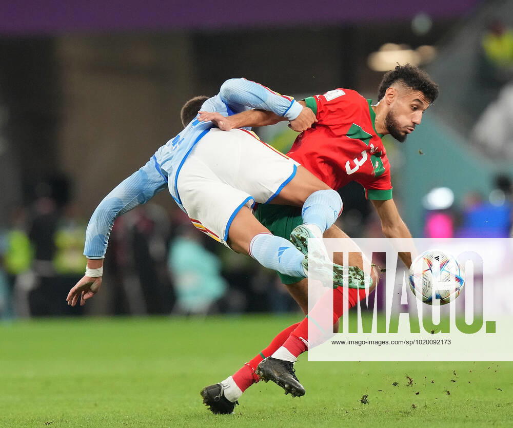 QAT, World Cup FIFA 2022, Round of 16, Morocco vs Spain 06 12 2022, Education City Stadium, Doha, QAT, World Cup FIFA 2022, Round of 16, Morocco vs Spain, in picture Spains forward Ferran Torres , Morocco s defender Noussair Mazraoui. nordphotoxGmbHx xBratic nph00250