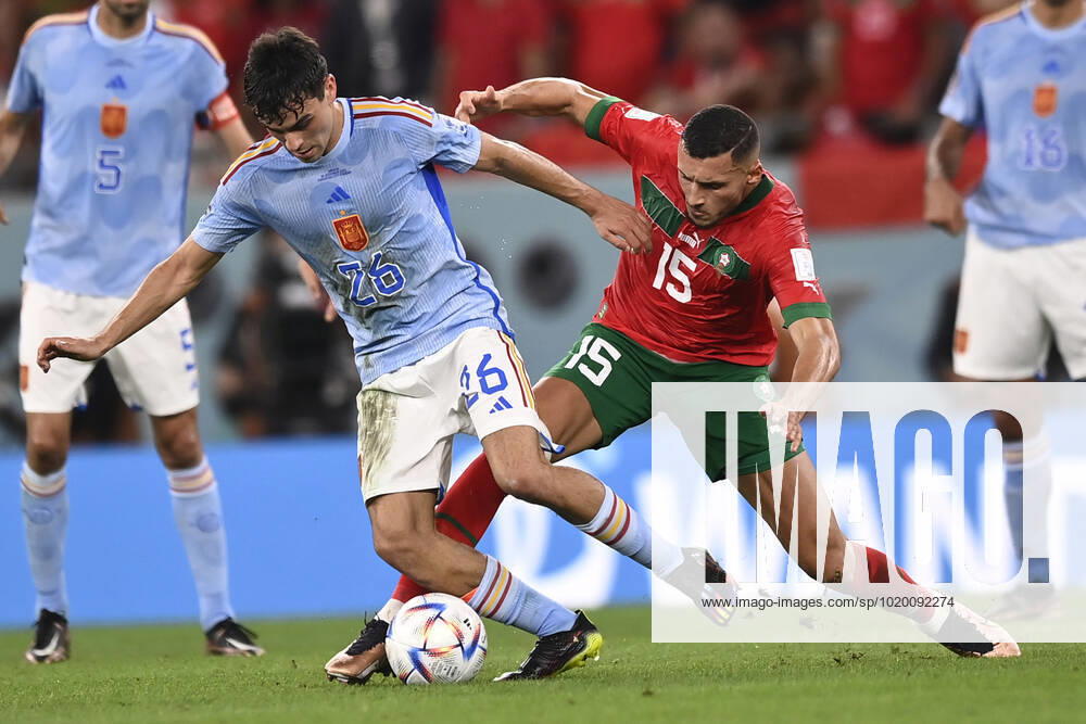 Foto LaPresse - Fabio Ferrari 6 Dicembre 2022 Doha, Qatar - - Calcio - Qatar 2022 - Coppa del Mondo Fifa - Marocco v Spagna - Ottavi di finale - Education City Stadium.Nella foto: Pedri (Spain); Amallah Selim (Morocco); December 6, 2022 Doha, Qatar - sport - Soccer - Qatar 2022- FIFA World Cup, WM, Weltmeisterschaft, Fussball -- Round of 16 - Morocco v Spain - Education City Stadium.In the pic: Pedri (Spain); Amallah Selim (Morocco);
