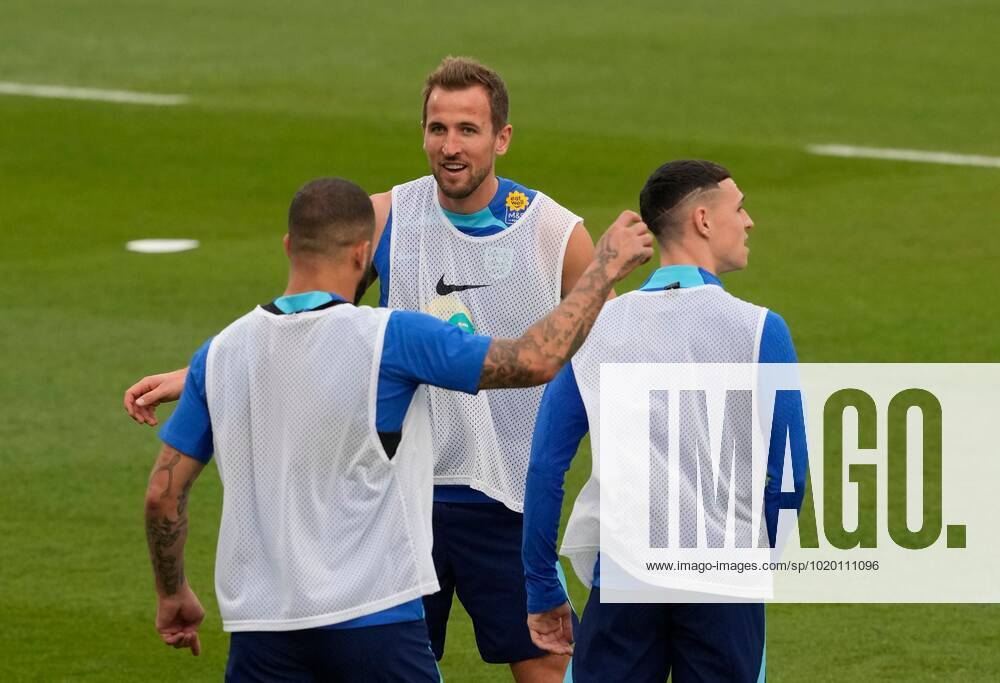 Mandatory Credit: Photo by Dave Shopland Shutterstock (13652017av) Harry Kane and Kyle Walker of England England Training and press conference, PK, Pressekonferenz FIFA World Cup, WM, Weltmeisterschaft, Fussball 2022, Football, Al Wakrah Sports Complex, Al Wakrah, Qatar - 07 Dec 2022 Editorial Use Only England Training and Press Conference, FIFA World Cup 2022, Football, Al Wakrah Sports Complex, Al Wakrah, Qatar - 07 Dec 2022 Editorial Use Only