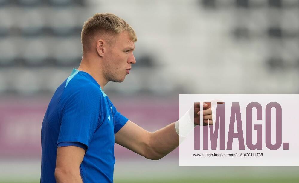 Mandatory Credit: Photo by Dave Shopland Shutterstock (13652017bz) Goalkeeper Aaron Ramsdale of England England Training and press conference, PK, Pressekonferenz FIFA World Cup, WM, Weltmeisterschaft, Fussball 2022, Football, Al Wakrah Sports Complex, Al Wakrah, Qatar - 07 Dec 2022 Editorial Use Only England Training and Press Conference, FIFA World Cup 2022, Football, Al Wakrah Sports Complex, Al Wakrah, Qatar - 07 Dec 2022 Editorial Use Only