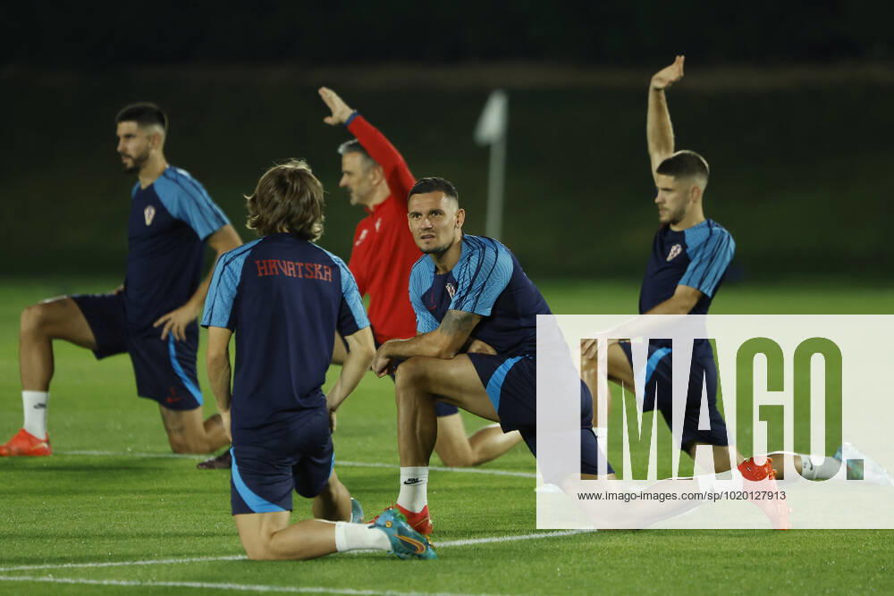 Croatia s defender Dejan Lovren (C) takes part in training session held in Doha, Qatar, 08 December 2022. Croatia will face Brazil in their FIFA World Cup, WM, Weltmeisterschaft, Fussball 2022 quarter final soccer match on 09 December. Croatia s training session !ACHTUNG: NUR REDAKTIONELLE NUTZUNG!