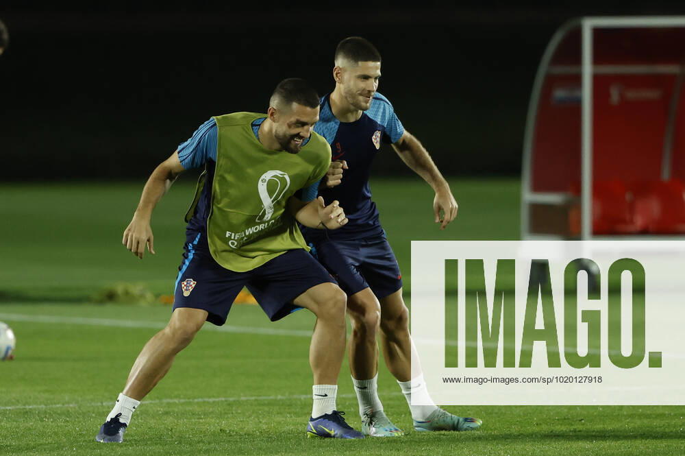 Croatia s midfielder Mateo Kovacic (L) and striker Andrej Kramaric (R) take part in training session held in Doha, Qatar, 08 December 2022. Croatia will face Brazil in their FIFA World Cup, WM, Weltmeisterschaft, Fussball 2022 quarter final soccer match on 09 December. Croatia s training session !ACHTUNG: NUR REDAKTIONELLE NUTZUNG!