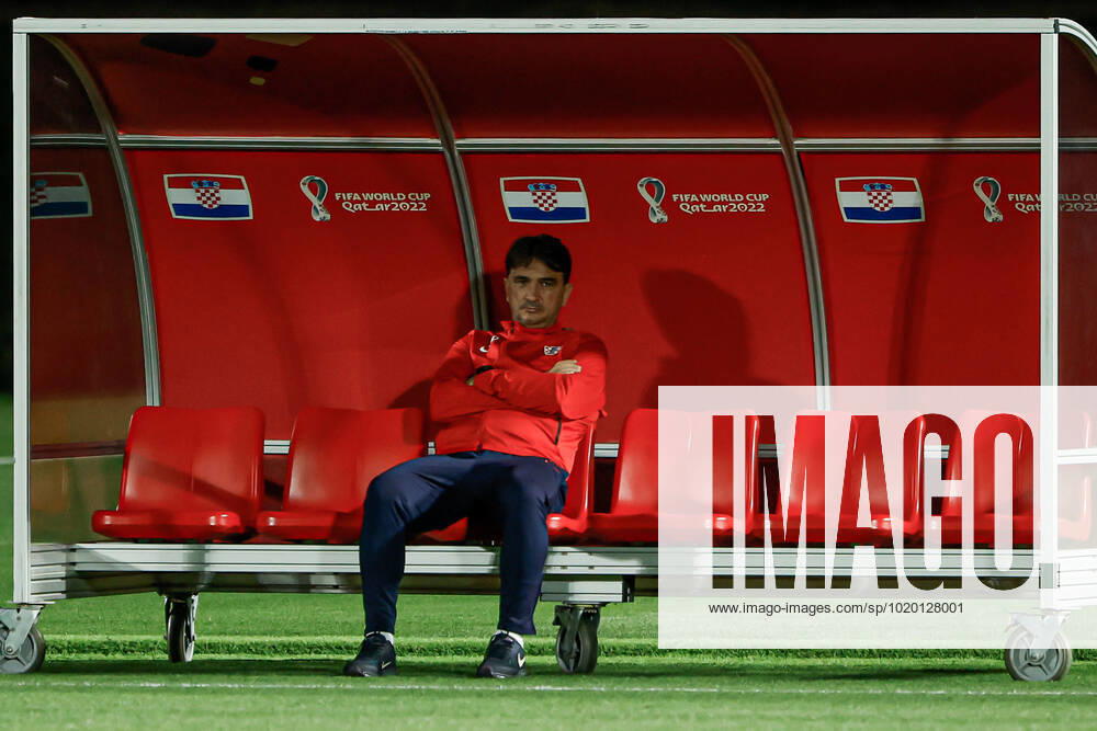 Croatia s head coach Zlatko Dalic leads a training session held in Doha, Qatar, 08 December 2022. Croatia will face Brazil in their FIFA World Cup, WM, Weltmeisterschaft, Fussball 2022 quarter final soccer match on 09 December. Croatia s training session !ACHTUNG: NUR REDAKTIONELLE NUTZUNG!
