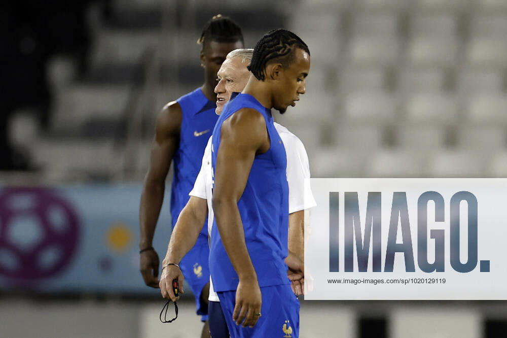 France s defender Jules Kounde (front) and head coach Didier Deschamps (C) take part in a training session held at Al Sadd Stadium, in Doha, Qatar, 08 December 2022. France will face England in their FIFA World Cup, WM, Weltmeisterschaft, Fussball 2022 quarter final soccer match on 10 December. France s training session !ACHTUNG: NUR REDAKTIONELLE NUTZUNG!