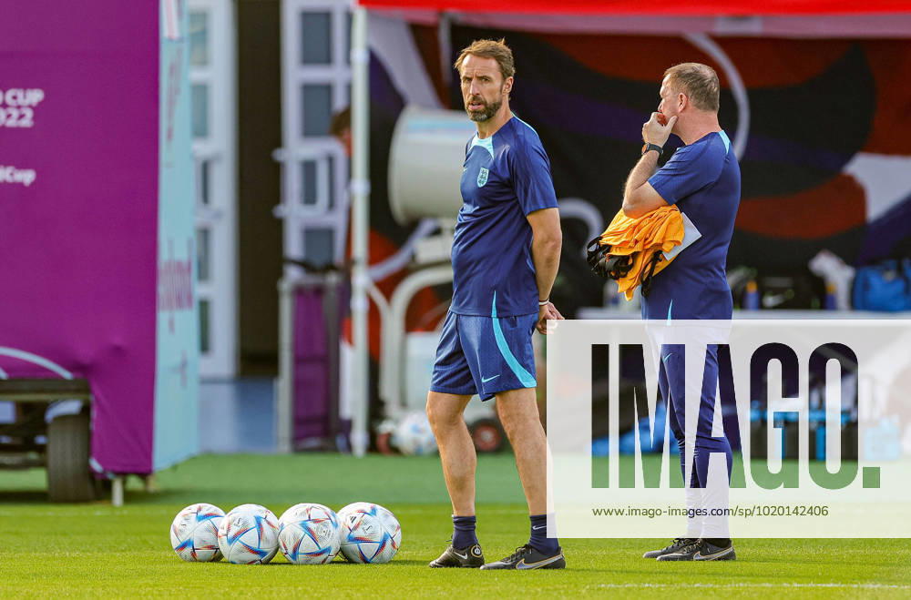 England 2022 FIFA World Cup, WM, Weltmeisterschaft, Fussball Training Session England manager Gareth Southgate during the England national team, Nationalteam training session ahead of the 2022 FIFA World Cup quarter final against France, at Al Wakra Stadium, Al Wakra, Qatar on 9 December 2022. Editorial use only ,