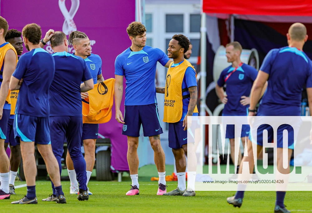 England 2022 FIFA World Cup, WM, Weltmeisterschaft, Fussball Training Session England players greet the return of Raheem Sterling during the England national team, Nationalteam training session ahead of the 2022 FIFA World Cup quarter final against France, at Al Wakra Stadium, Al Wakra, Qatar on 9 December 2022. Editorial use only ,