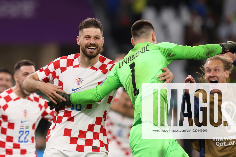 Kroatien gegen Brasilien FIFA Fussball-Weltmeisterschaft 9. Dezember 2022, Doha FIFA Fussball-Weltmeisterschaft Katar 2022 Viertelfinale Kroatien gegen Brasilien Bruno Petkovic von Kroatien feiert den Sieg Foto Charlotte Wilson Abseits Doha Katar
