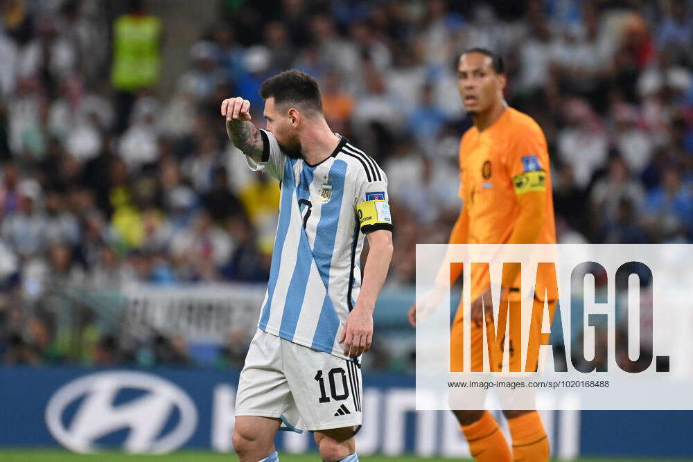 Lionel MESSI ARG , Disappointment,Frustration,Disappointed,Frustrated,Dejected,Action,Single image,Cropped single image,Half figure,Half figure Hi Virgil VAN DIJK NED Quarterfinal,Quarterfinal,Match 57, Netherlands NED Argentina ARG 3 4 i E on 09 12 2022, Lusail Stadium Football World Cup 20122 in Qatar from 20 11 18 12 2022